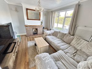 Lounge- click for photo gallery